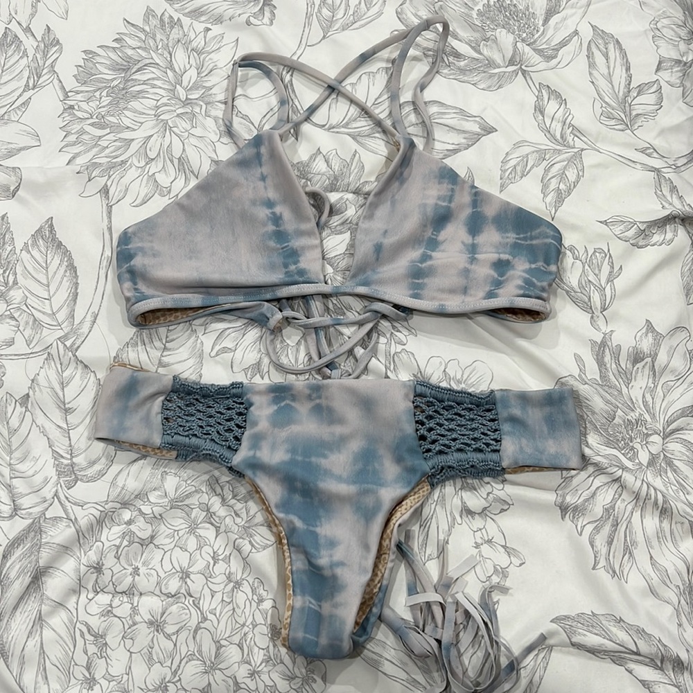 Acacia Bikini Top & Bottom Size Small